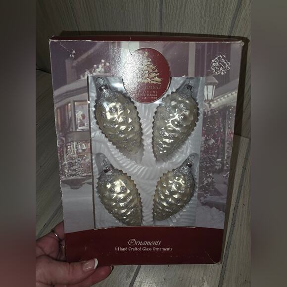 Vtg 2002 Hand Crafted Silver Pinecone Glass Ornaments Glitter Set Of 4 Christmas - Picture 4 of 6